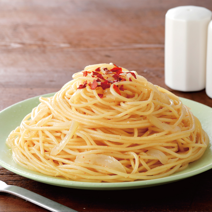 麺食べる　ペペロンチーノ