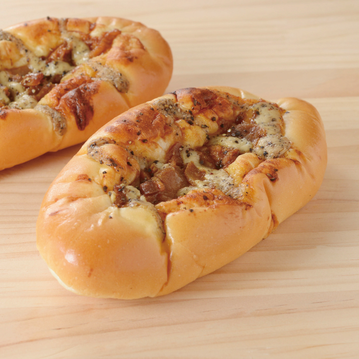 ピリピリ！ペッパー&照り焼きチキンパン